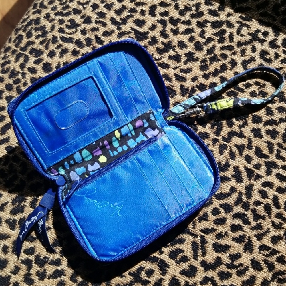 Vera Bradley wristlet - Picture 3 of 4